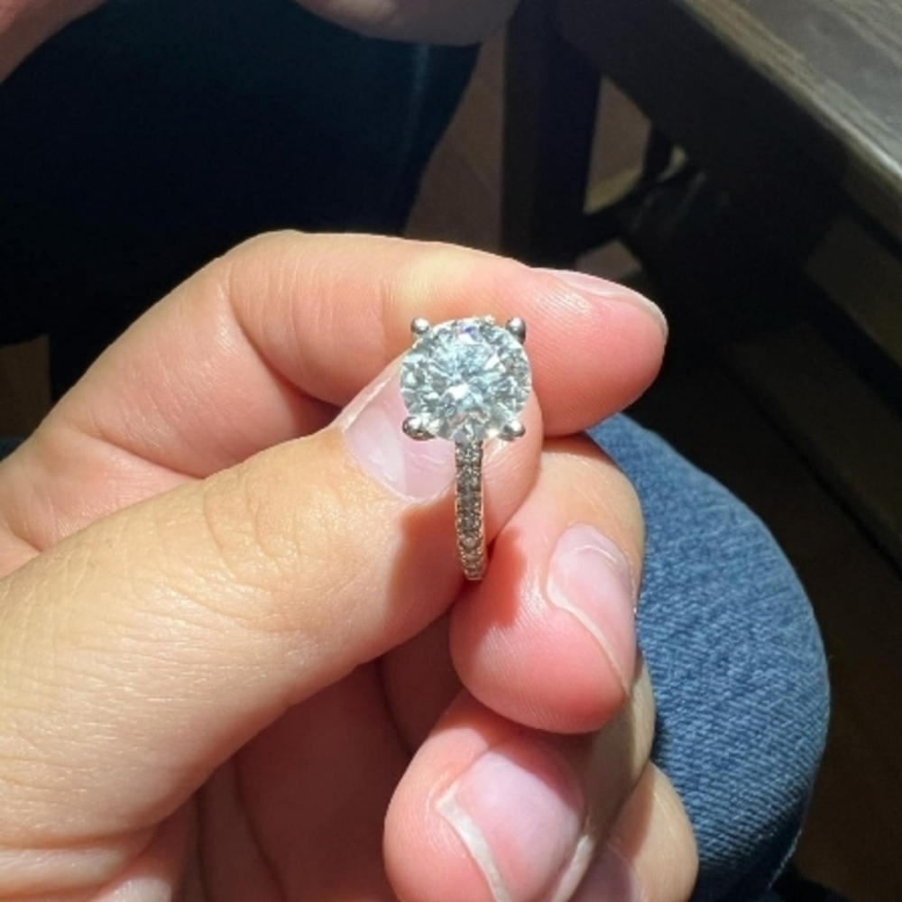 2 carat round engagement ring